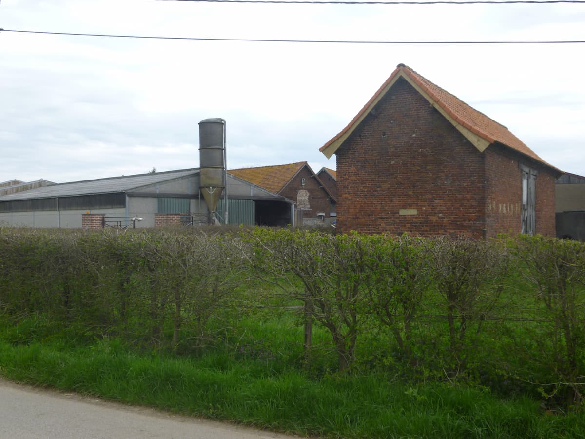 Oosthove Farm today, all the buildings are post 1918